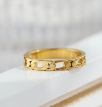 Load image into Gallery viewer, Rose Gold Ring + Gift Box