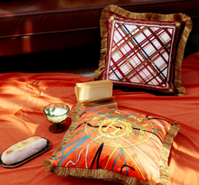 Load image into Gallery viewer, "Arna Royal Victorian Collection" European-Style Sofa Tassel Velvet Cushion Cover