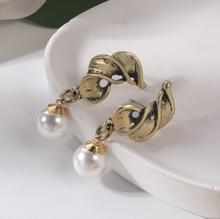 Load image into Gallery viewer, Luxury Plus Gold or Silver Pearl Necklace + Earrings