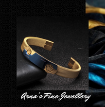 Load image into Gallery viewer, Man's Crown Bangle - 3 Styles 10mm