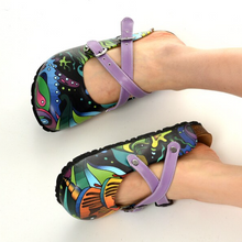 Load image into Gallery viewer, Quality Women's Sabo Slipper - Many Styles & Colours