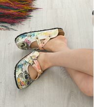 Load image into Gallery viewer, Quality Women's Sabo Slipper - Many Styles & Colours