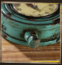 Load image into Gallery viewer, Deluxe "Arna Royal Clock Collection" Retro Iron Clock - Many Colours