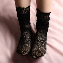 Load image into Gallery viewer, Limited Edition Lace Sock - 4 pairs - White/Black
