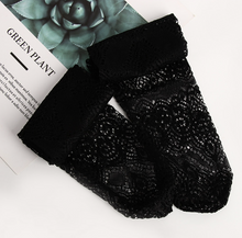 Load image into Gallery viewer, Limited Edition Lace Sock - 4 pairs - White/Black
