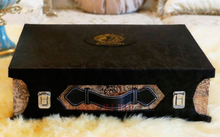 Load image into Gallery viewer, &quot;Arna Lisa&quot; Royal Collection - Luxury Bone China 8 Piece Bathroom Set - Gift Boxed
