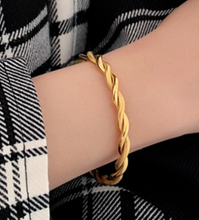 Load image into Gallery viewer, Women&#39;s Designer Gold Bangle + Gift Box
