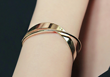 Load image into Gallery viewer, Women&#39;s Elegant Gold Bangle
