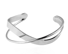 Load image into Gallery viewer, Women&#39;s Elegant Gold Bangle
