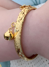 Load image into Gallery viewer, Baby&#39;s Bangle - Gold or Silver
