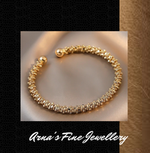 Load image into Gallery viewer, Women&#39;s Luxury Gold Bangle
