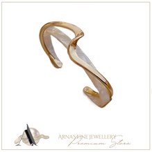 Load image into Gallery viewer, Women&#39;s Elegant Gold Bangle
