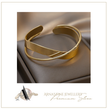 Load image into Gallery viewer, Women&#39;s Elegant Gold Bangle
