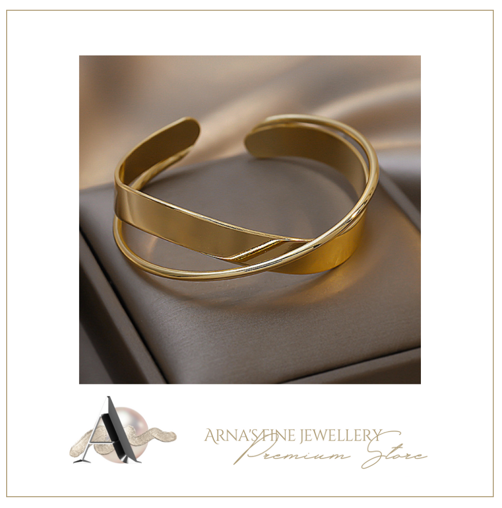 Women's Elegant Gold Bangle