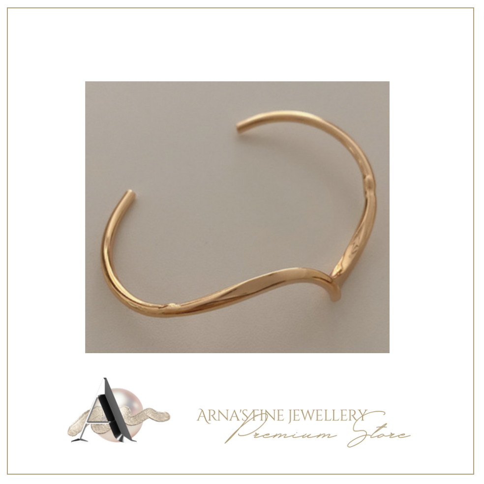 Women's Stunning Gold Bangle