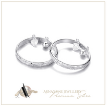 Load image into Gallery viewer, Baby&#39;s Bangle - Gold or Silver
