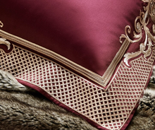 Load image into Gallery viewer, &quot;Arna Lisa&quot; Royal Collection - Luxury 600TC Egyptian Cotton Classic Exquisite Bedding Set - King 4 piece
