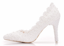 Load image into Gallery viewer, White Flower Wedding Shoes and Bags Sets Ladies Pointed Toe shoes Woman High Heel &amp; Matching Bag
