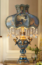 Load image into Gallery viewer, Arna Royal Collection - European Retro Vintage Table Lamp
