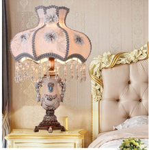 Load image into Gallery viewer, Arna Royal Collection - Vintage European Retro Table Lamp
