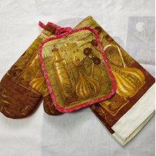 Load image into Gallery viewer, Matching 3 Piece Oven Mitt, Tea Towel and Placemat Set - Many Styles
