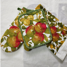 Load image into Gallery viewer, Matching 3 Piece Oven Mitt, Tea Towel and Placemat Set - Many Styles

