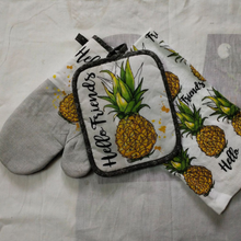 Load image into Gallery viewer, Matching 3 Piece Oven Mitt, Tea Towel and Placemat Set - Many Styles
