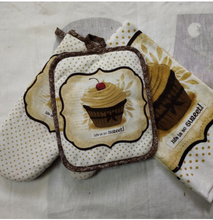 Load image into Gallery viewer, Matching 3 Piece Oven Mitt, Tea Towel and Placemat Set - Many Styles
